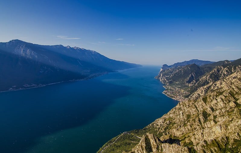 Hiện tượng thay đổi góc nhìn khi lấy nét – giúp giữ được khung hình ổn định khi quay phim.