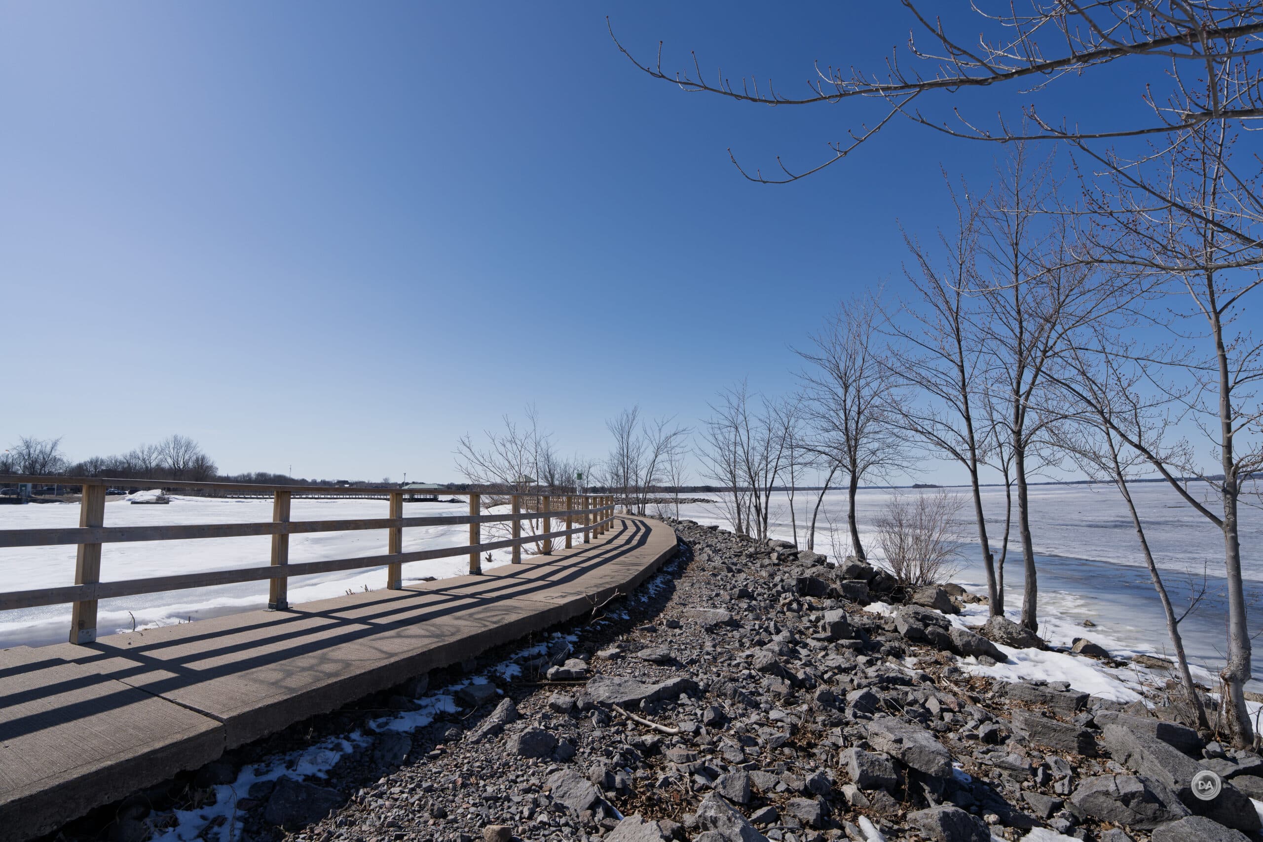 Giao diện điều khiển thân thiện và chuyên nghiệp