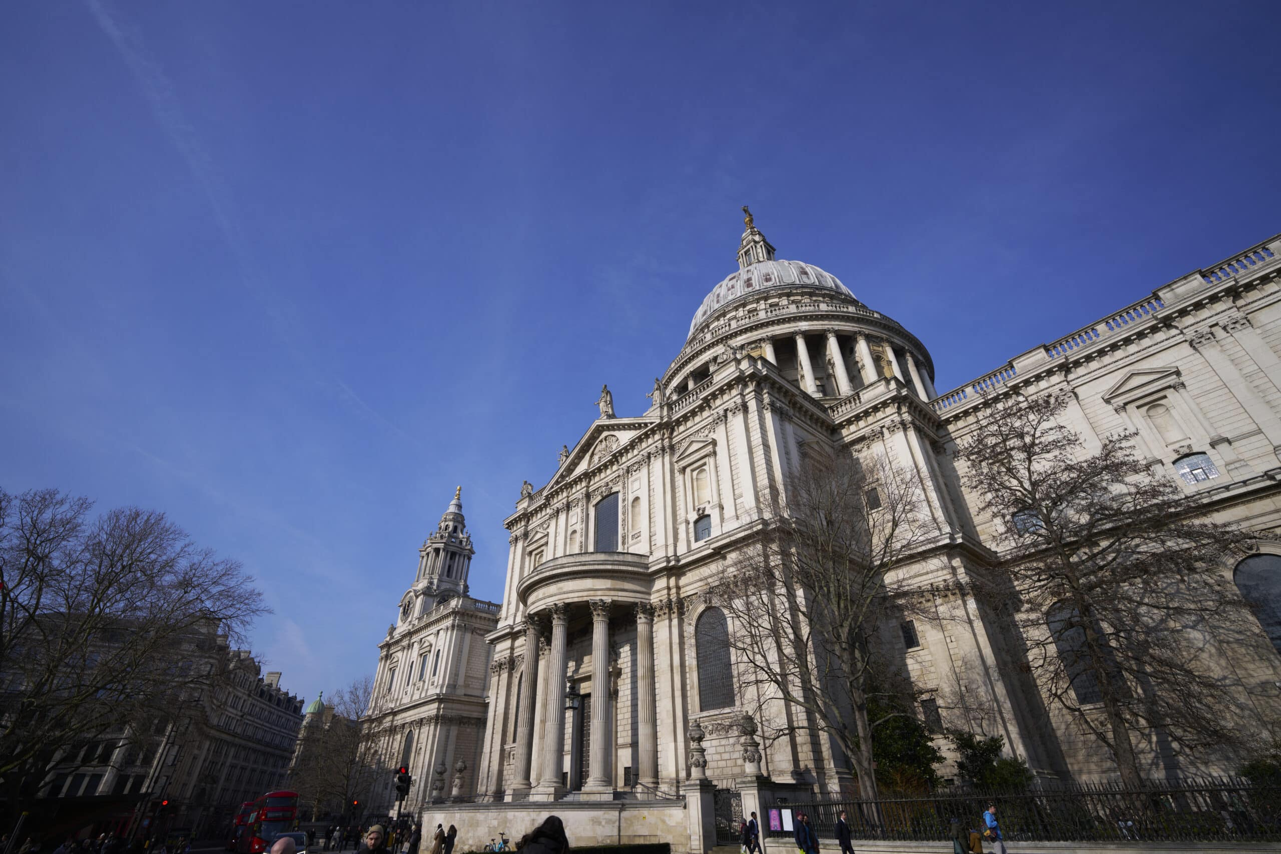 Sony FE 16mm f/1.8 G là ống kính lý tưởng dành cho những ai yêu thích góc chụp rộng