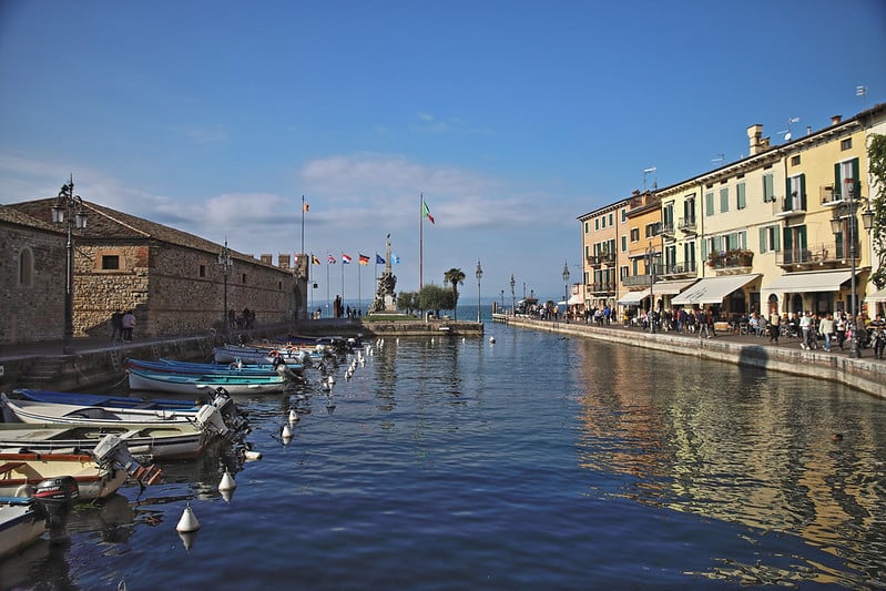 Lấy nét siêu nhanh và êm ái