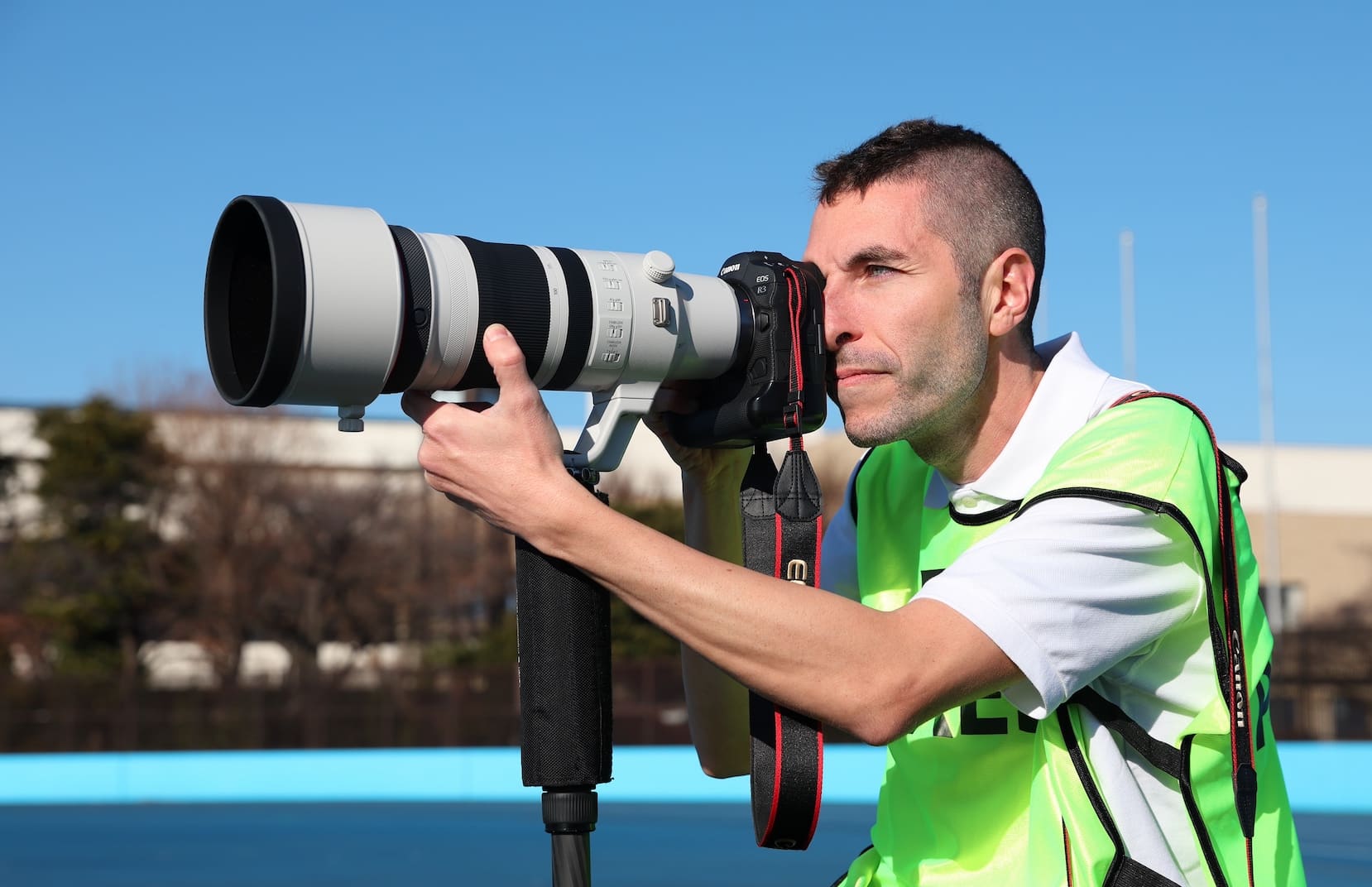 Zoom linh hoạt, độ sáng không đổi f/2.8