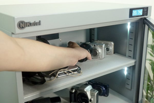 Sử dụng Tủ chống ẩm NC-80HS Silver Plus để lưu trữ các đồ vật quan trọng